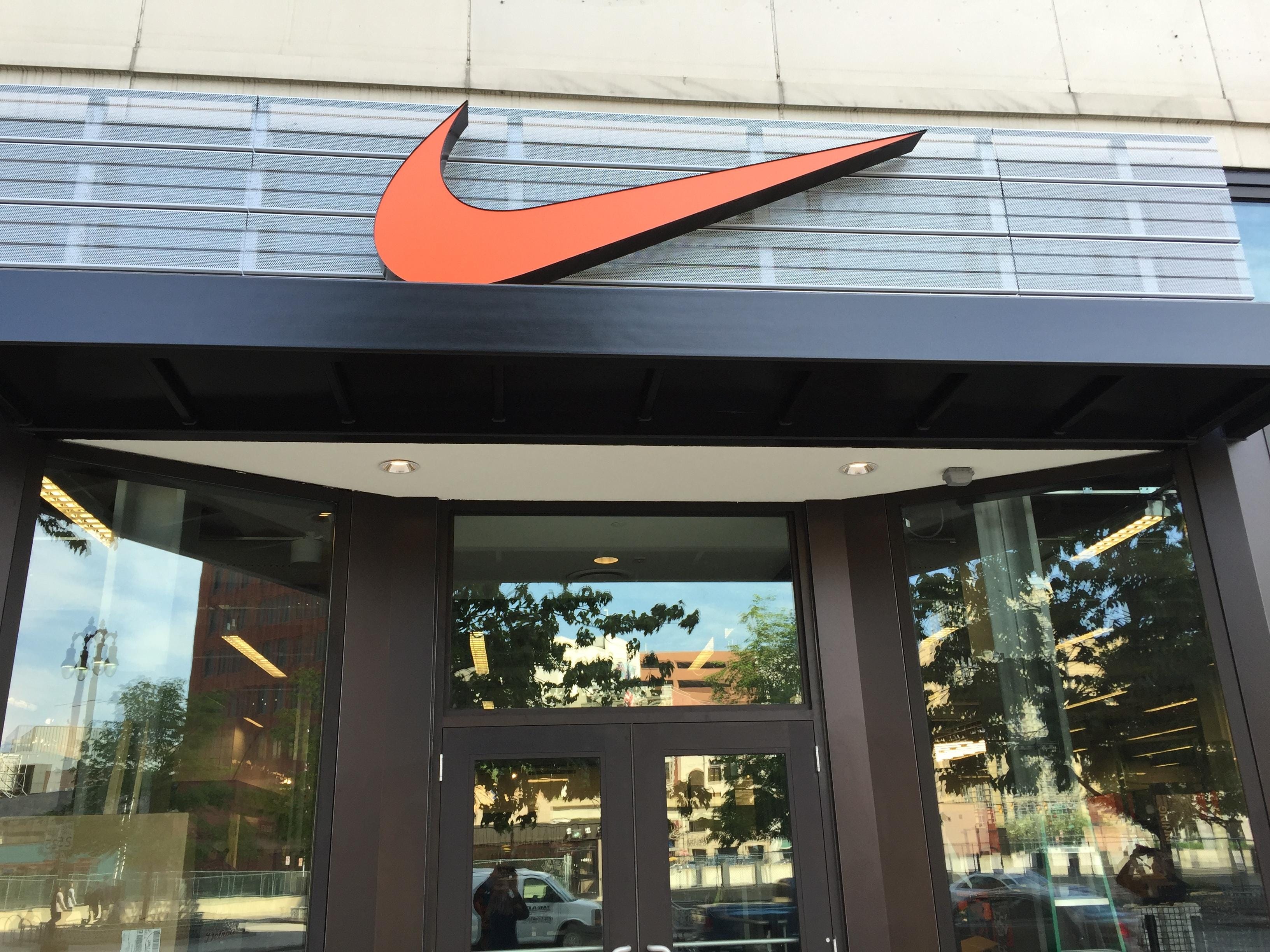 nike store twelve oaks mall